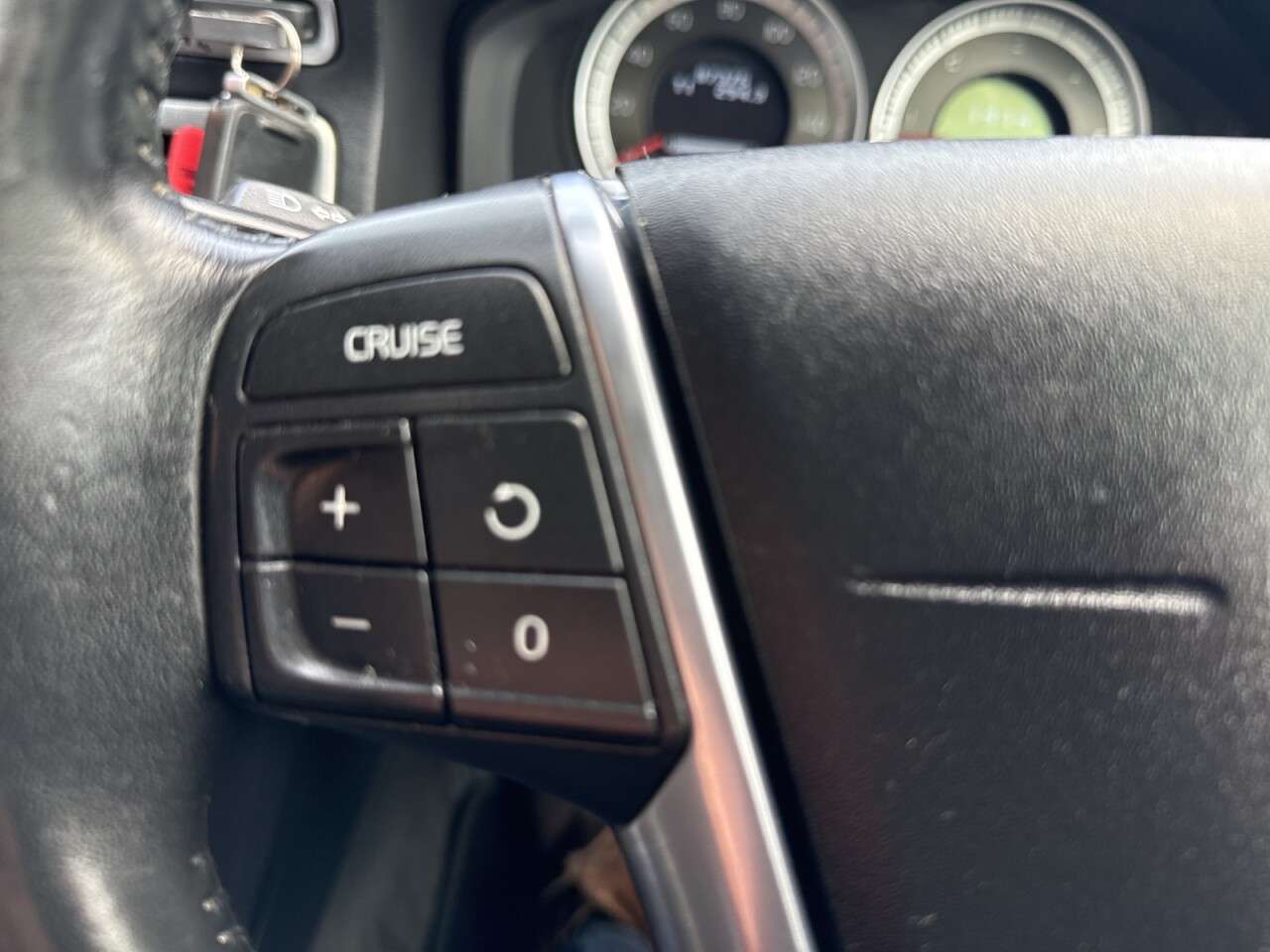 2010 VOLVO V70 2010 VOLVO V70