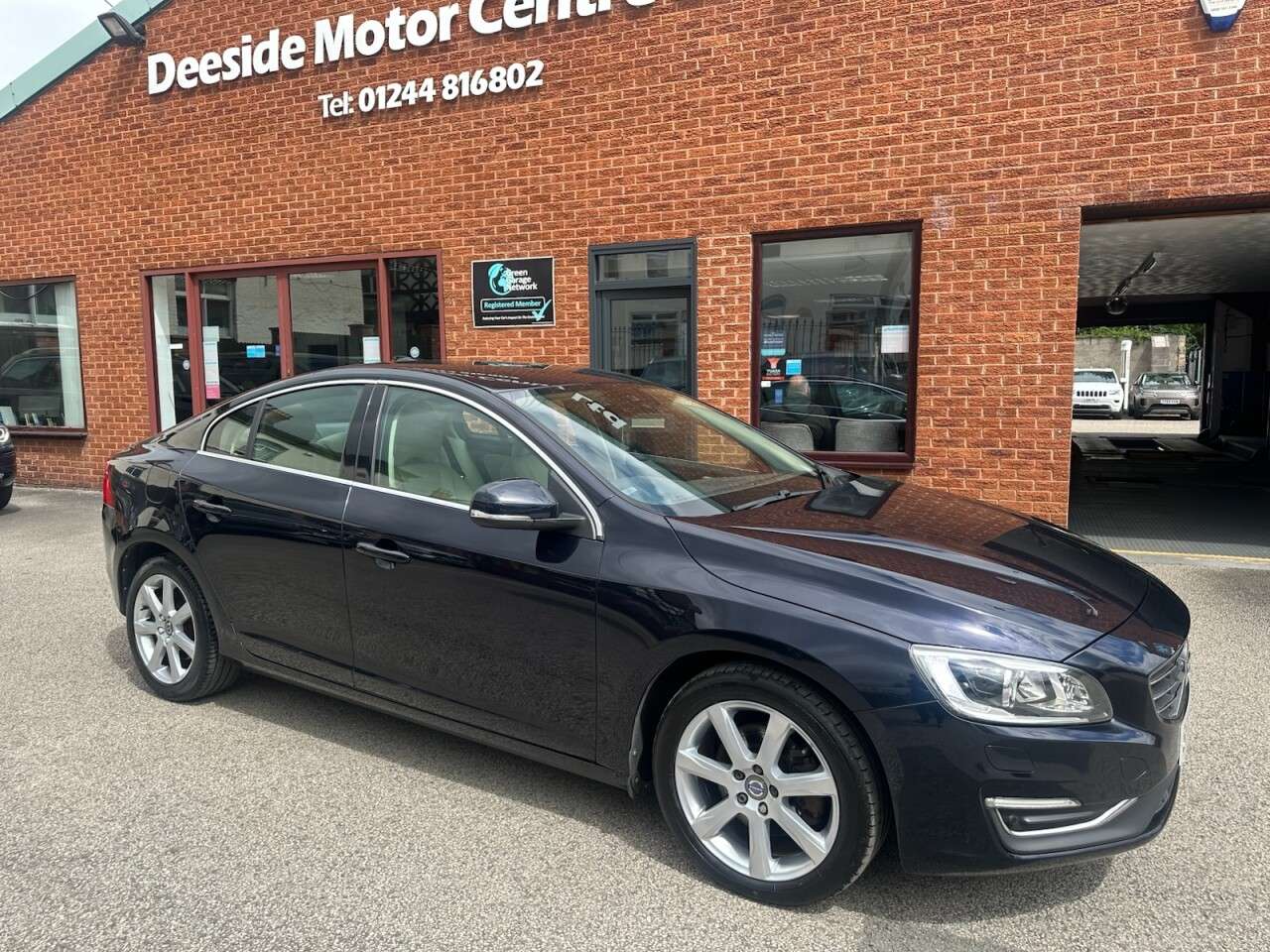 A 2016 VOLVO S60 2.0 D4 SE Lux Nav Saloon 4dr Diesel Auto Euro 6 (s/s) (190 ps) A 2016 VOLVO S60 2.0 D4 SE Lux Nav Saloon 4dr Diesel Auto Euro 6 (s/s) (190 ps)