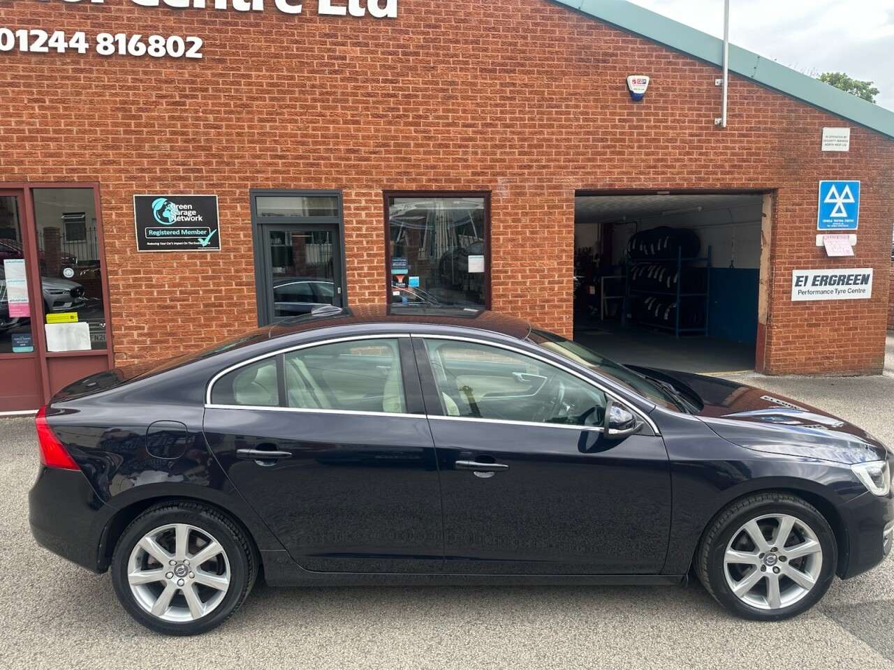 A 2016 VOLVO S60 2.0 D4 SE Lux Nav Saloon 4dr Diesel Auto Euro 6 (s/s) (190 ps) A 2016 VOLVO S60 2.0 D4 SE Lux Nav Saloon 4dr Diesel Auto Euro 6 (s/s) (190 ps)