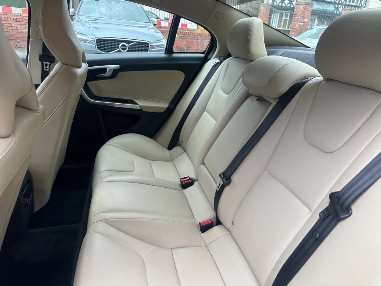 2016 VOLVO S60 2016 VOLVO S60