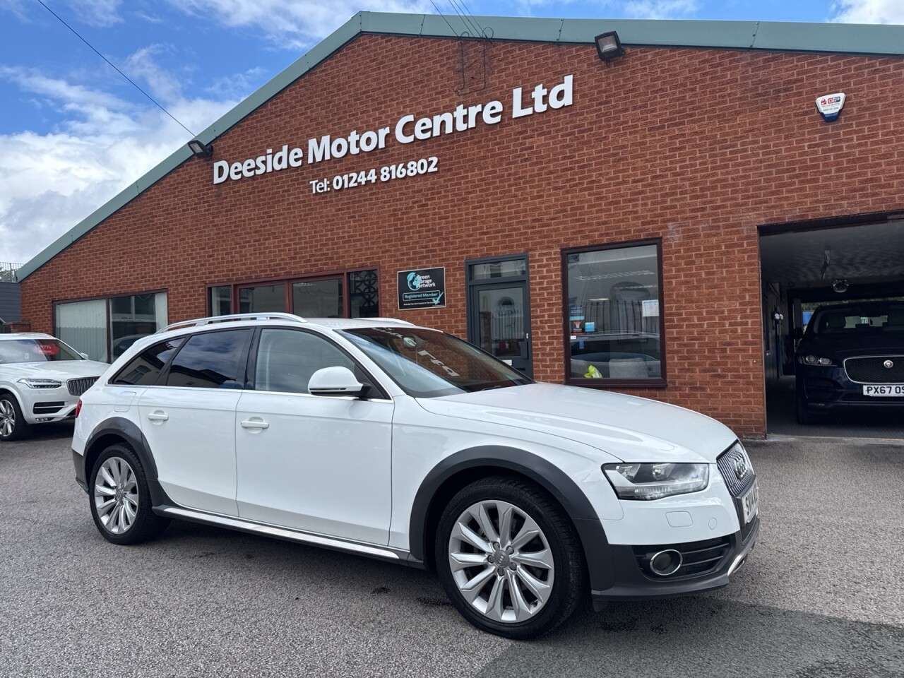 A 2014 AUDI A4 ALLROAD 2.0 TDI Estate 5dr Diesel Manual quattro Euro 5 (s/s) (177 ps) Bluetooth + A 2014 AUDI A4 ALLROAD 2.0 TDI Estate 5dr Diesel Manual quattro Euro 5 (s/s) (177 ps) Bluetooth +