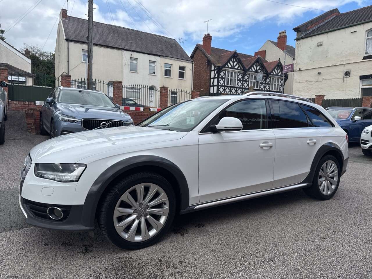 A 2014 AUDI A4 ALLROAD 2.0 TDI Estate 5dr Diesel Manual quattro Euro 5 (s/s) (177 ps) Bluetooth + A 2014 AUDI A4 ALLROAD 2.0 TDI Estate 5dr Diesel Manual quattro Euro 5 (s/s) (177 ps) Bluetooth +