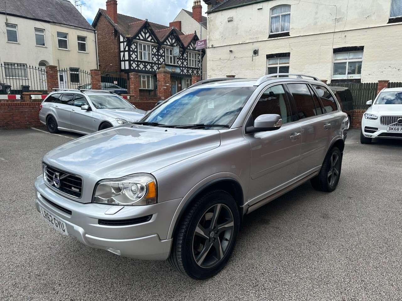 A 2013 VOLVO XC90 2.4 D5 R-Design Nav SUV 5dr Diesel Geartronic 4WD Euro 5 (200 ps) Rear park A 2013 VOLVO XC90 2.4 D5 R-Design Nav SUV 5dr Diesel Geartronic 4WD Euro 5 (200 ps) Rear park