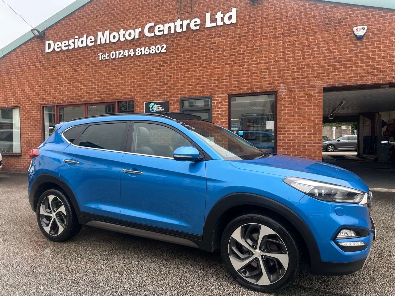 A 2016 HYUNDAI TUCSON 2.0 CRDi Blue Drive Premium SE SUV 5dr Diesel Manual Euro 6 (s/s) (136 ps) A 2016 HYUNDAI TUCSON 2.0 CRDi Blue Drive Premium SE SUV 5dr Diesel Manual Euro 6 (s/s) (136 ps)