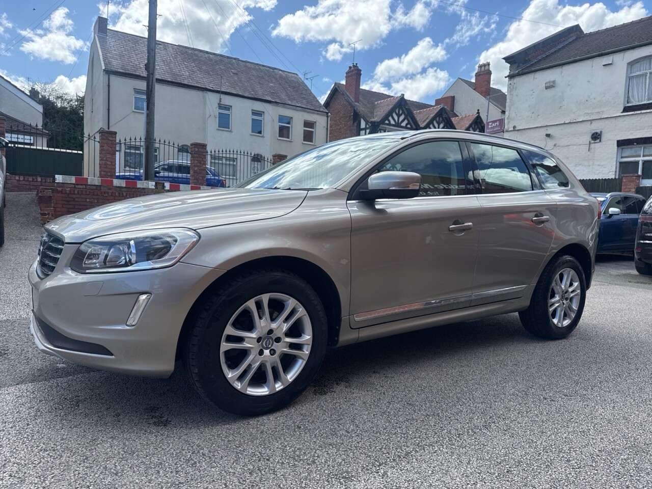 A 2016 VOLVO XC60 2.4 D5 SE Lux Nav SUV 5dr Diesel Auto AWD Euro 6 (s/s) (220 ps) Rear parkin A 2016 VOLVO XC60 2.4 D5 SE Lux Nav SUV 5dr Diesel Auto AWD Euro 6 (s/s) (220 ps) Rear parkin