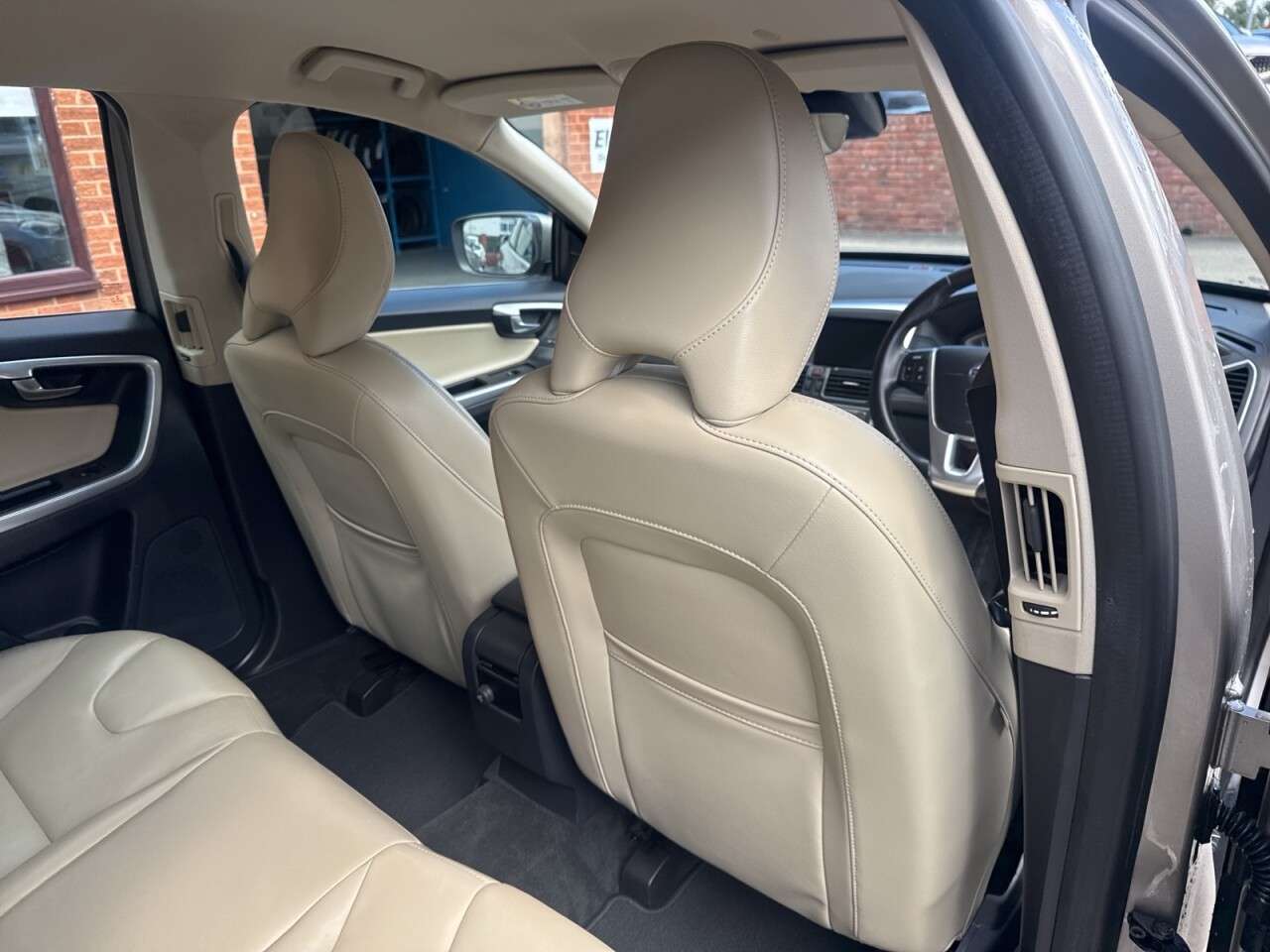 2016 VOLVO XC60 2016 VOLVO XC60