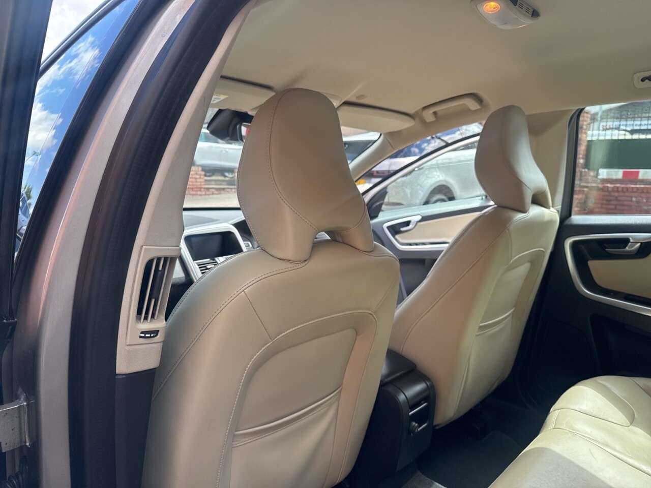 2016 VOLVO XC60 2016 VOLVO XC60