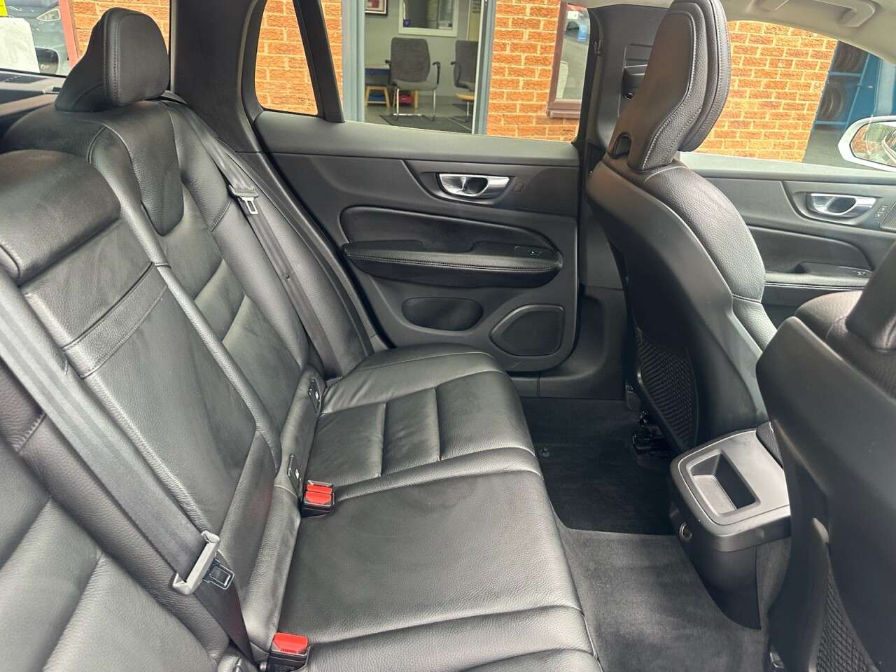 2018 VOLVO V60 2018 VOLVO V60