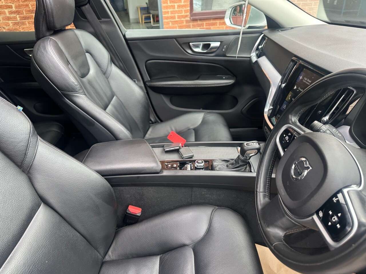 2018 VOLVO V60 2018 VOLVO V60