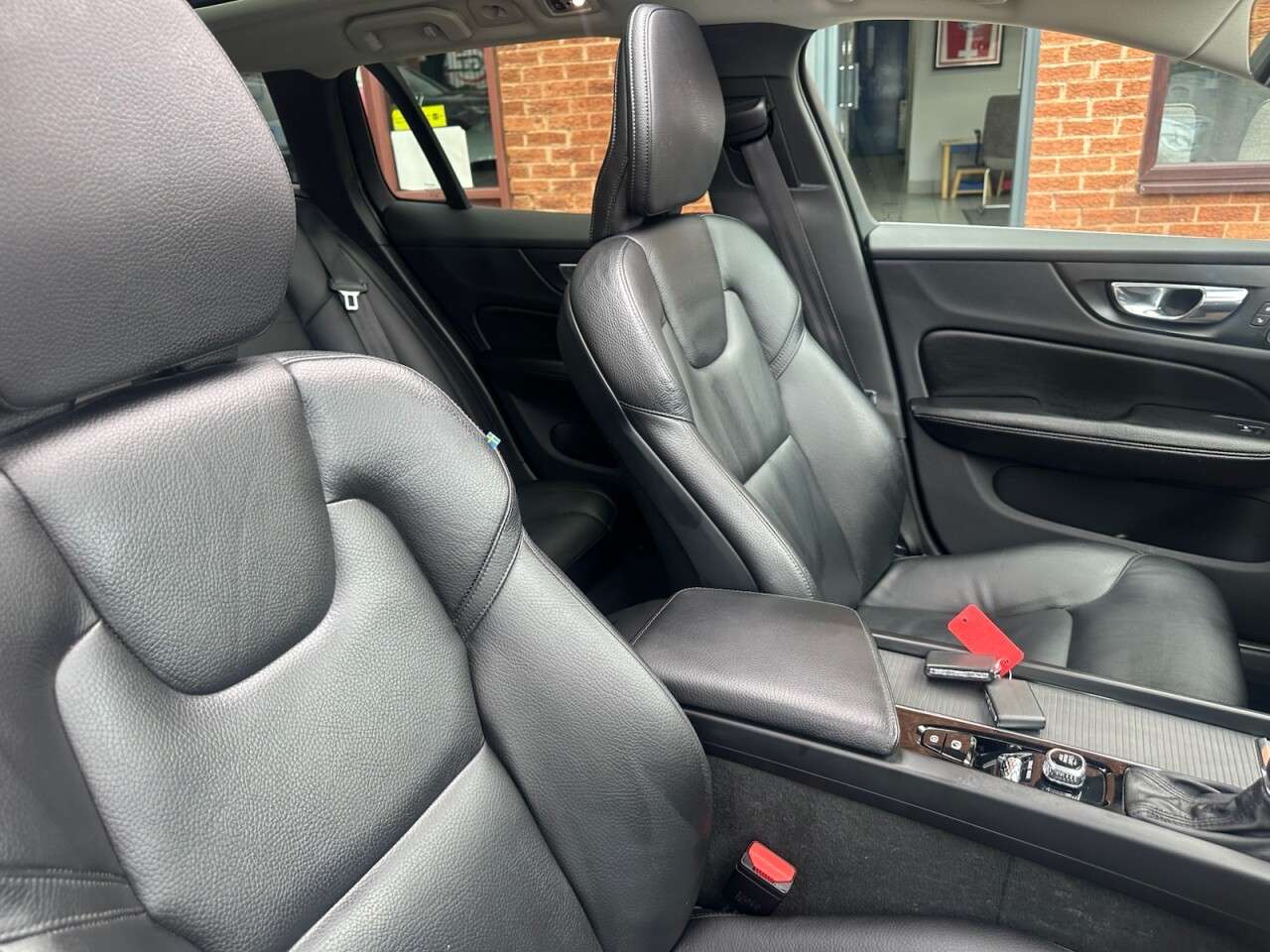 2018 VOLVO V60 2018 VOLVO V60