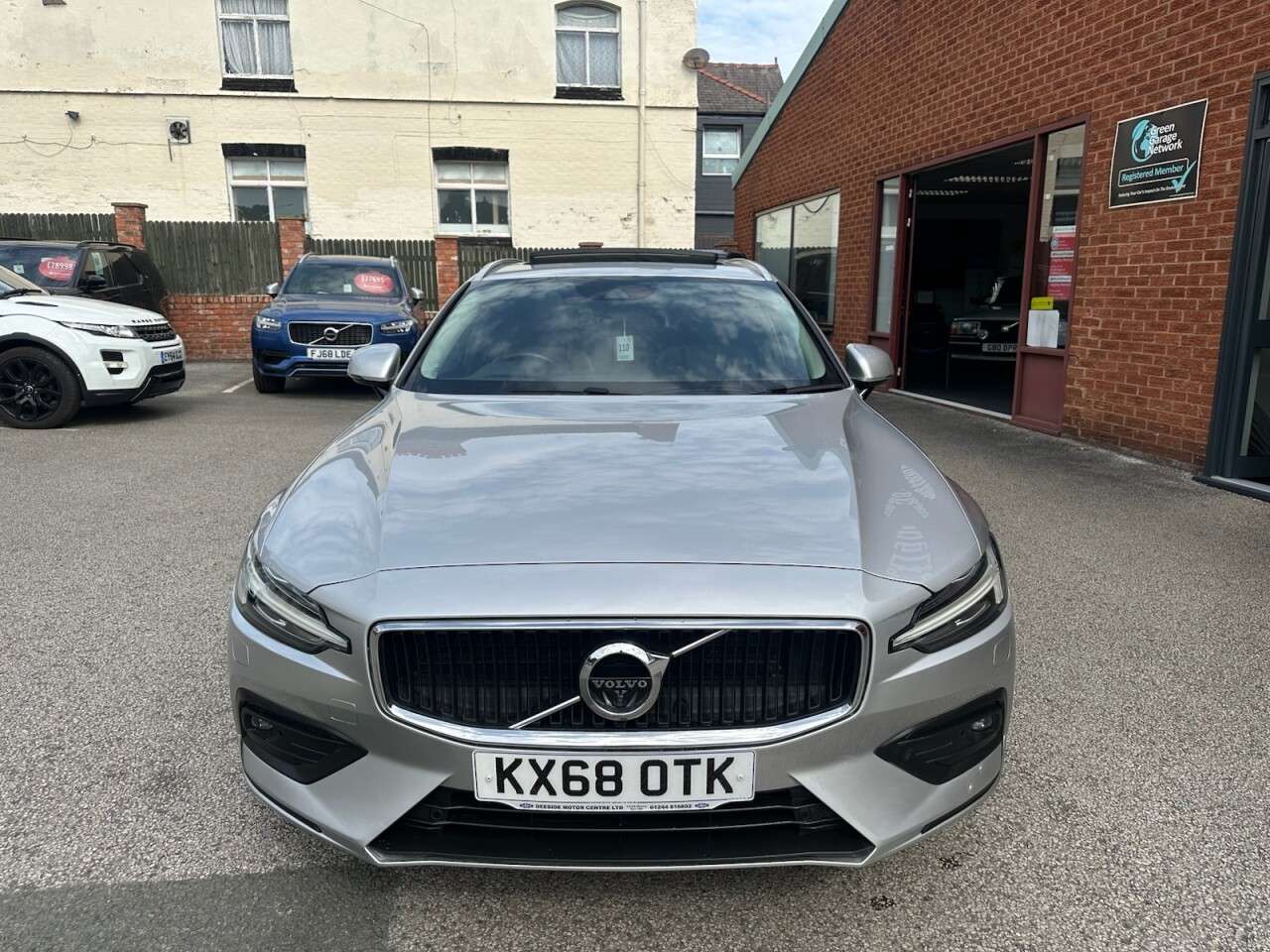 A 2018 VOLVO V60 2.0 D4 Momentum Pro Estate 5dr Diesel Auto Euro 6 (s/s) (190 ps) 360 Degree A 2018 VOLVO V60 2.0 D4 Momentum Pro Estate 5dr Diesel Auto Euro 6 (s/s) (190 ps) 360 Degree