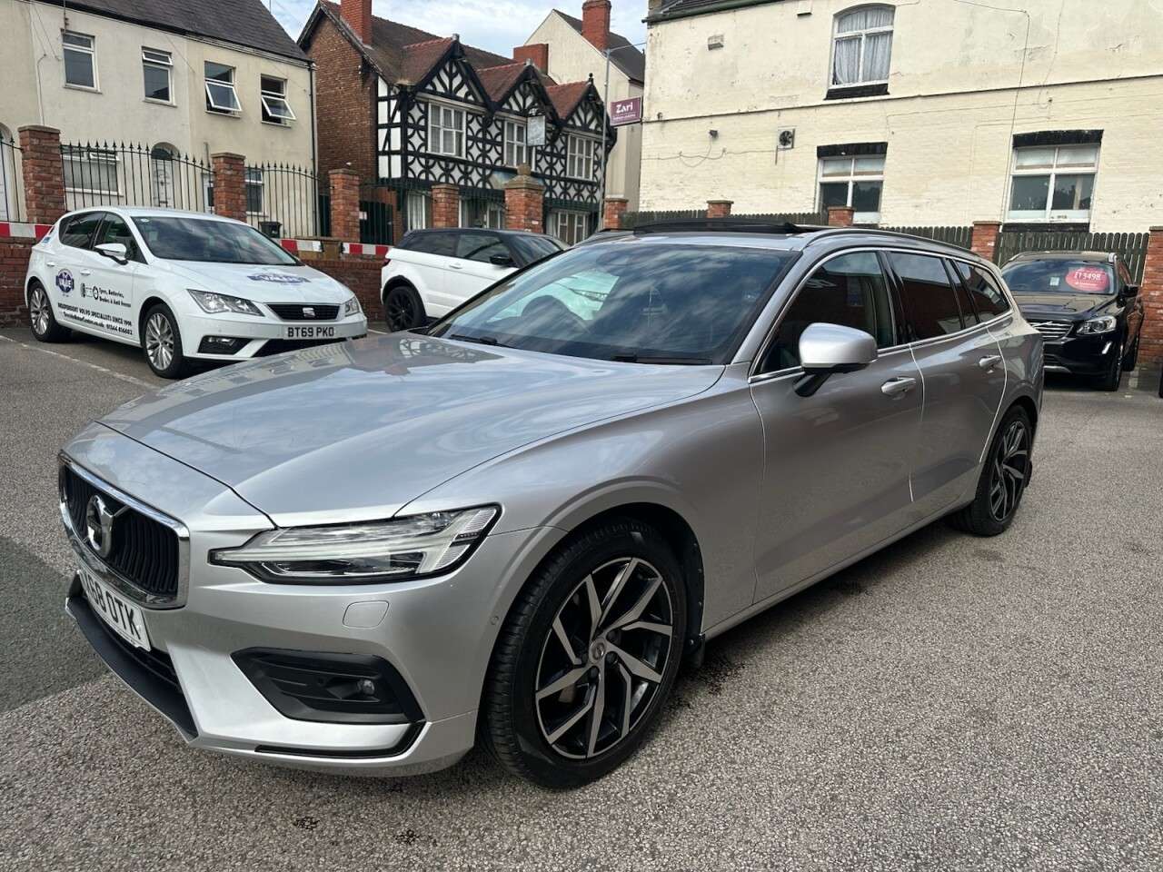 A 2018 VOLVO V60 2.0 D4 Momentum Pro Estate 5dr Diesel Auto Euro 6 (s/s) (190 ps) 360 Degree A 2018 VOLVO V60 2.0 D4 Momentum Pro Estate 5dr Diesel Auto Euro 6 (s/s) (190 ps) 360 Degree