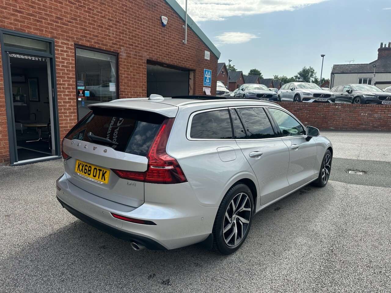 2018 VOLVO V60 2018 VOLVO V60