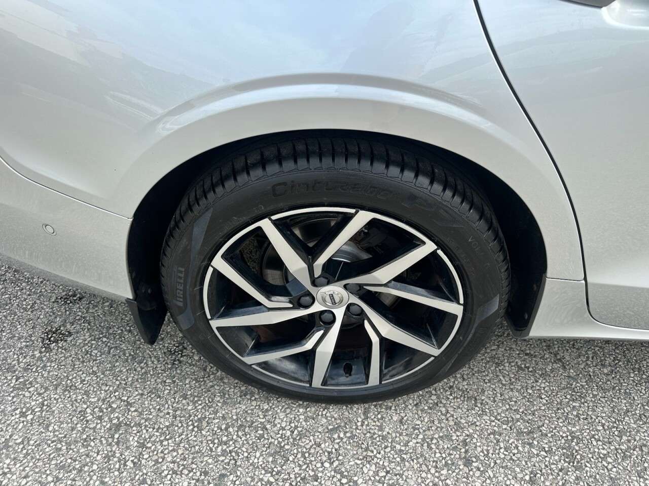 2018 VOLVO V60 2018 VOLVO V60