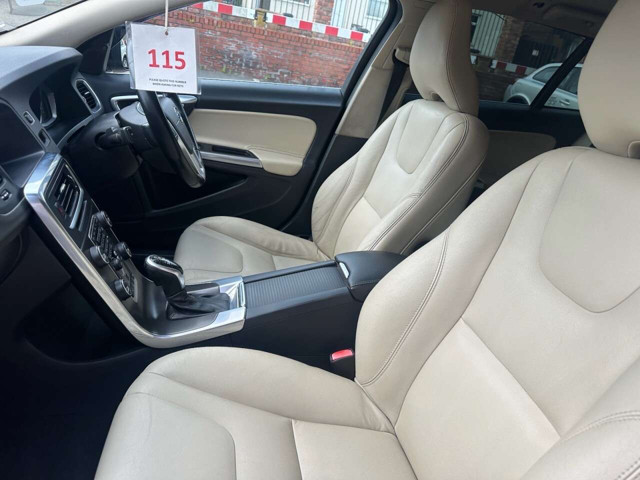 2014 VOLVO V60 2014 VOLVO V60