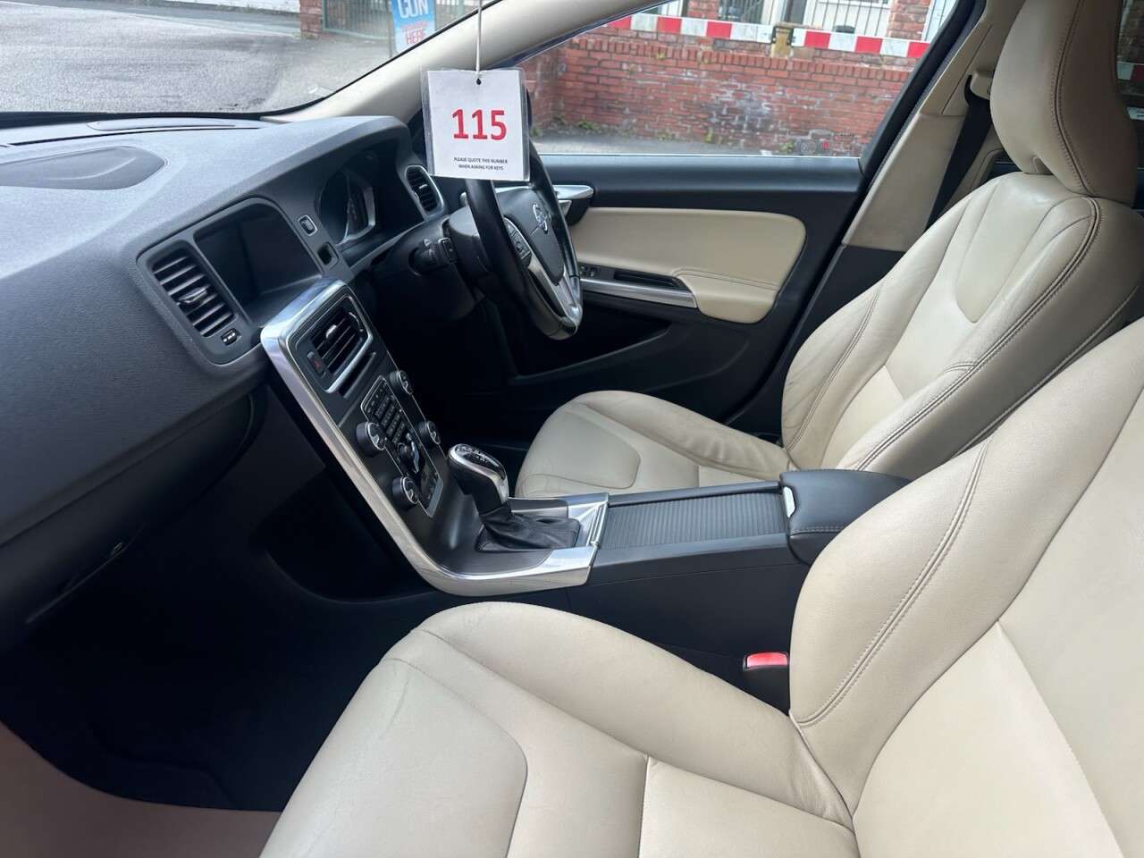 2014 VOLVO V60 2014 VOLVO V60