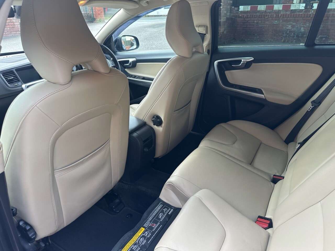 2014 VOLVO V60 2014 VOLVO V60