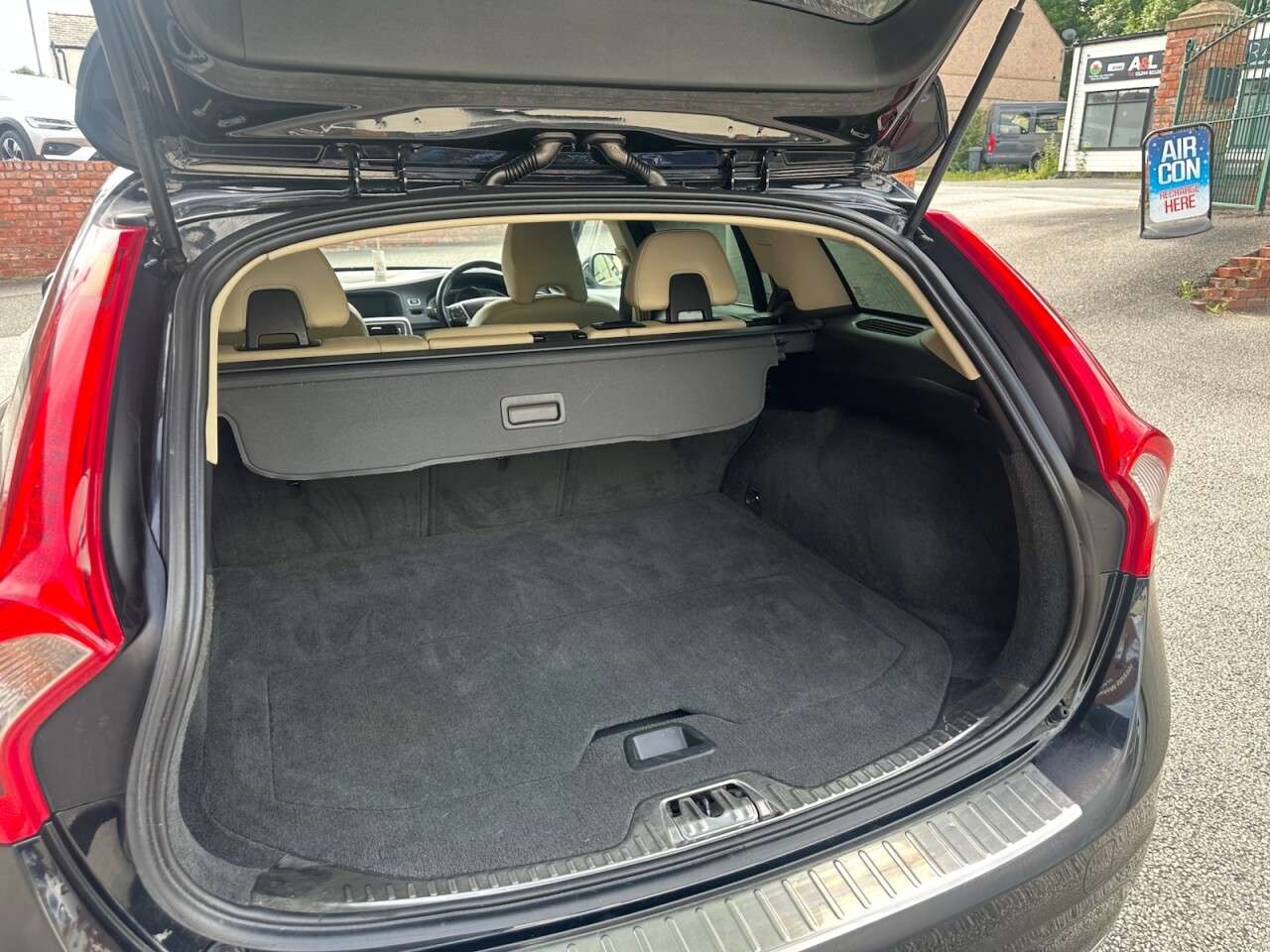 2014 VOLVO V60 2014 VOLVO V60