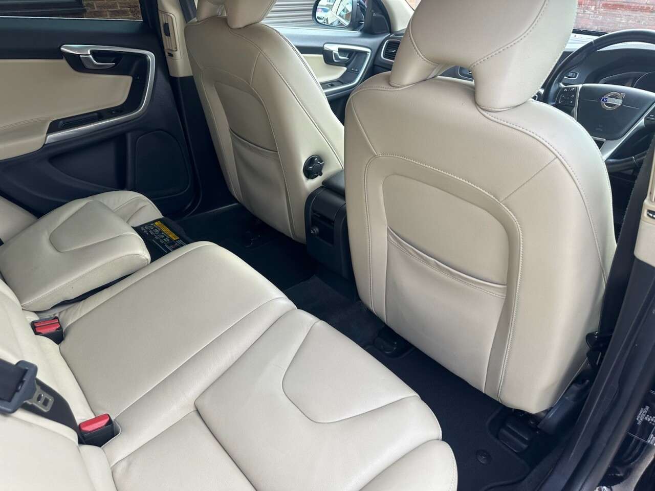 2014 VOLVO V60 2014 VOLVO V60