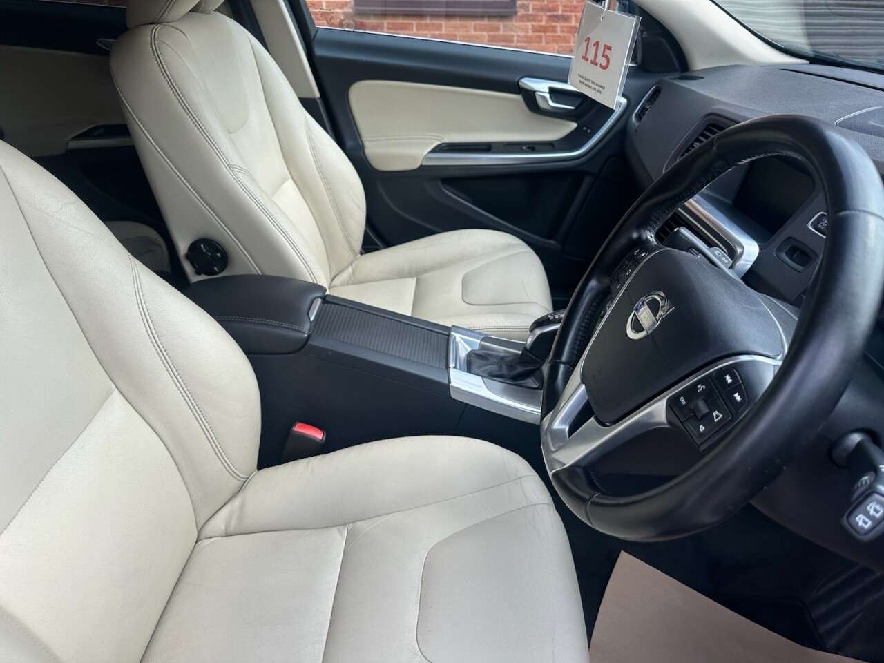 2014 VOLVO V60 2014 VOLVO V60