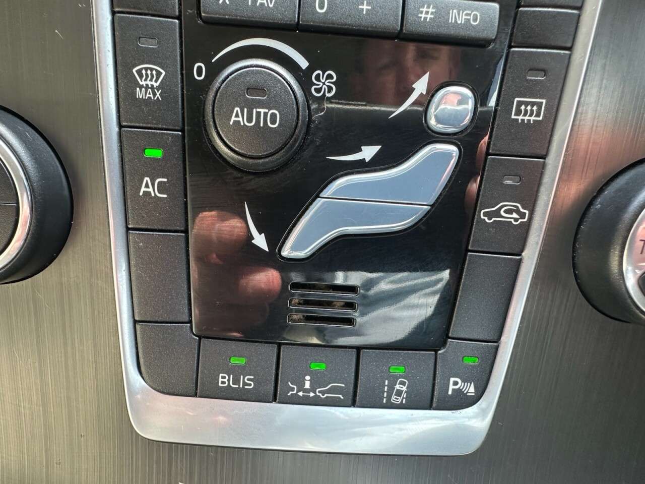 2014 VOLVO V60 2014 VOLVO V60