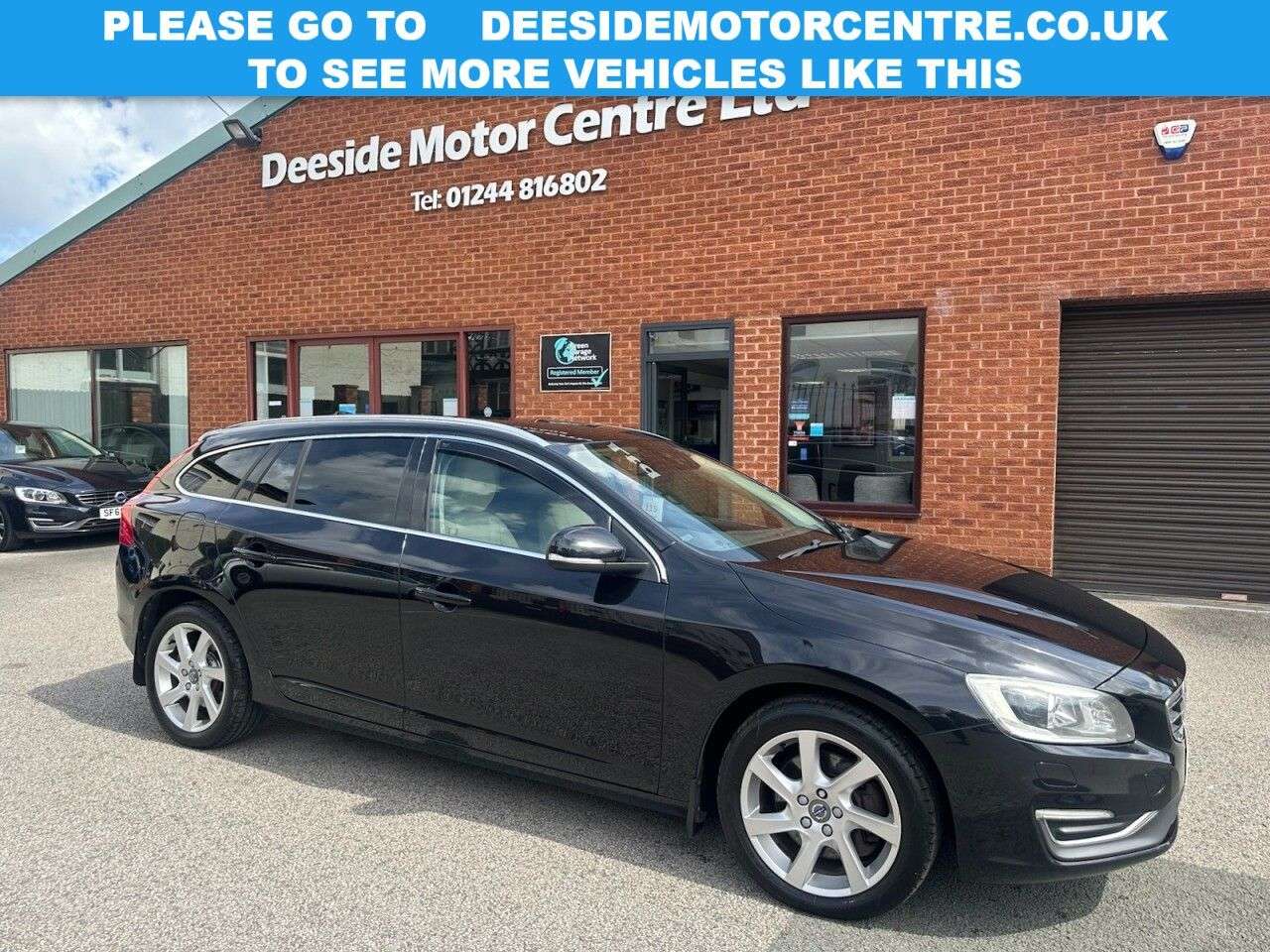 A 2014 VOLVO V60 2.4 D5 SE Lux Nav Estate 5dr Diesel Geartronic Euro 5 (215 ps) Rear parking A 2014 VOLVO V60 2.4 D5 SE Lux Nav Estate 5dr Diesel Geartronic Euro 5 (215 ps) Rear parking