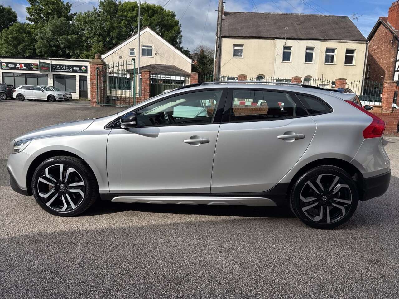 2019 VOLVO V40 CROSS COUNTRY 2019 VOLVO V40 CROSS COUNTRY
