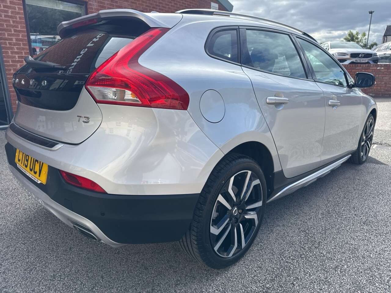 2019 VOLVO V40 CROSS COUNTRY 2019 VOLVO V40 CROSS COUNTRY