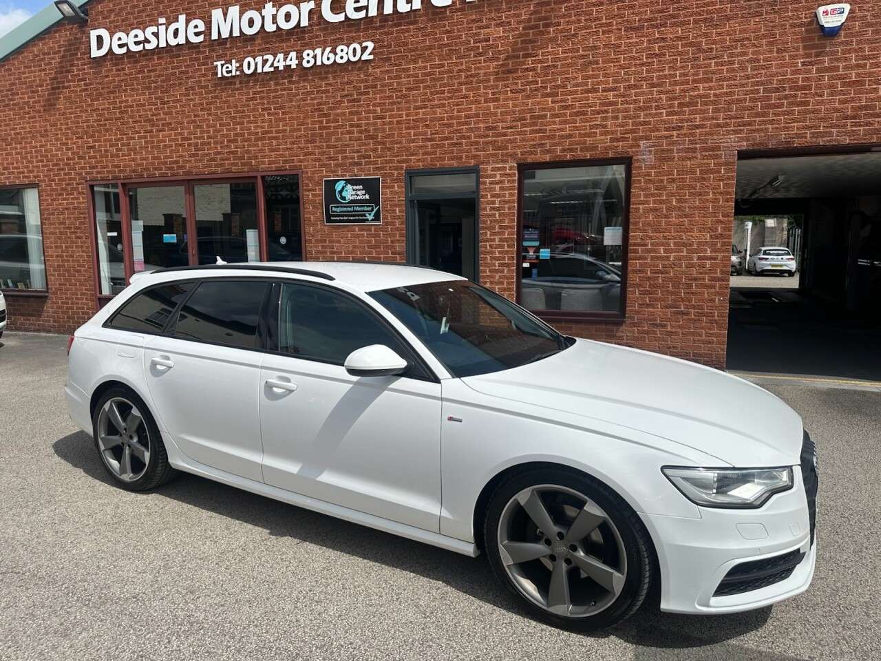 A 2014 AUDI A6 AVANT 2.0 TDI ultra Black Edition Estate 5dr Diesel S Tronic Euro 6 (s/s) (190 ps A 2014 AUDI A6 AVANT 2.0 TDI ultra Black Edition Estate 5dr Diesel S Tronic Euro 6 (s/s) (190 ps