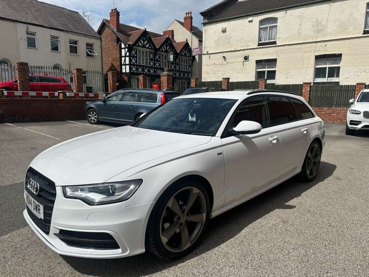 A 2014 AUDI A6 AVANT 2.0 TDI ultra Black Edition Estate 5dr Diesel S Tronic Euro 6 (s/s) (190 ps A 2014 AUDI A6 AVANT 2.0 TDI ultra Black Edition Estate 5dr Diesel S Tronic Euro 6 (s/s) (190 ps
