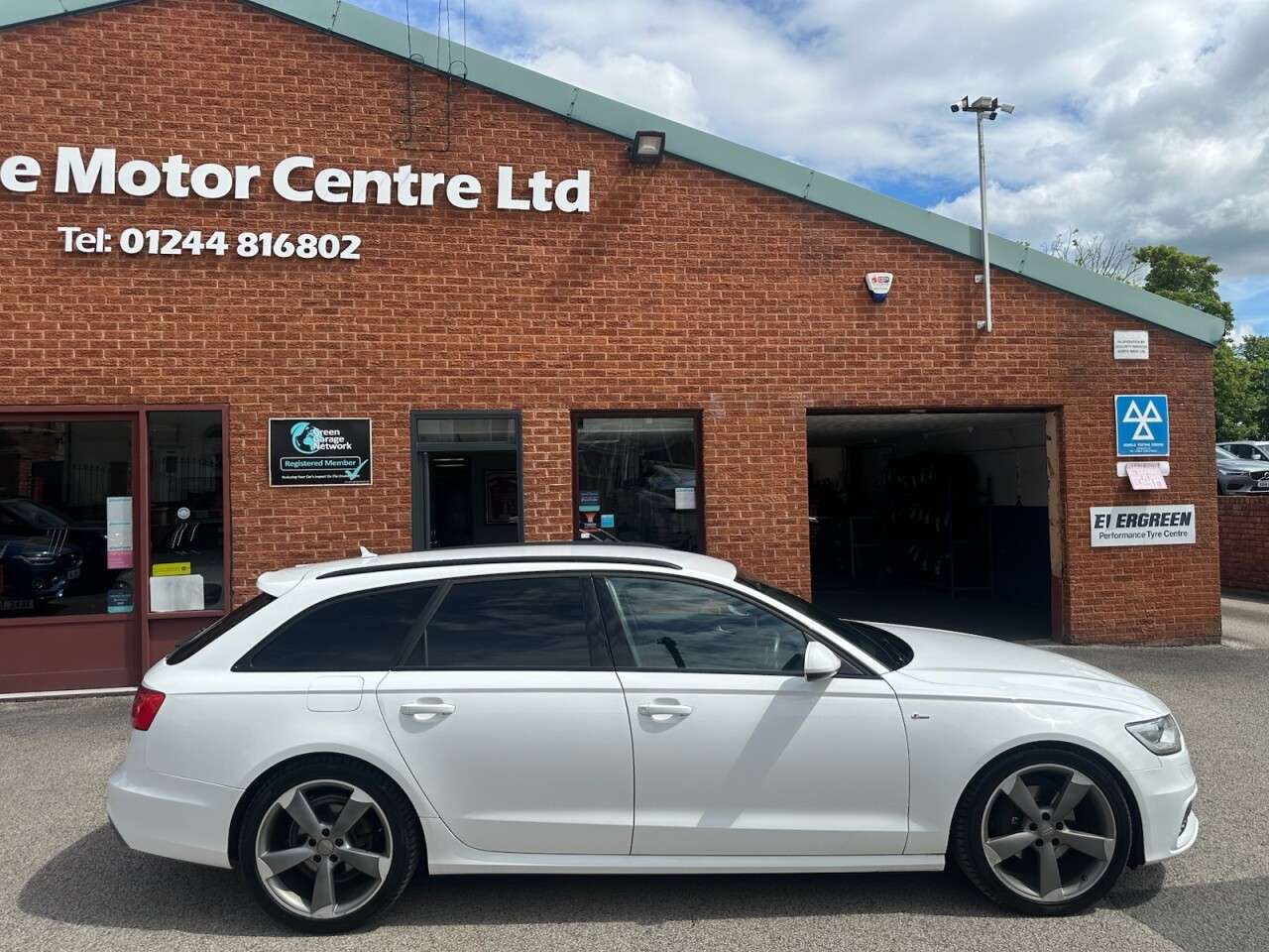 A 2014 AUDI A6 AVANT 2.0 TDI ultra Black Edition Estate 5dr Diesel S Tronic Euro 6 (s/s) (190 ps A 2014 AUDI A6 AVANT 2.0 TDI ultra Black Edition Estate 5dr Diesel S Tronic Euro 6 (s/s) (190 ps