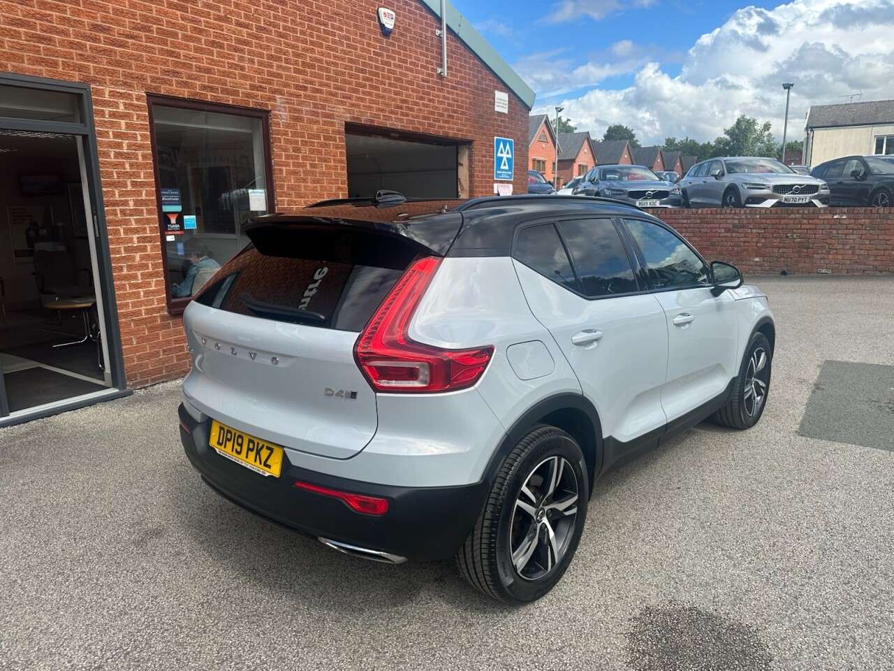 2019 VOLVO XC40 2019 VOLVO XC40