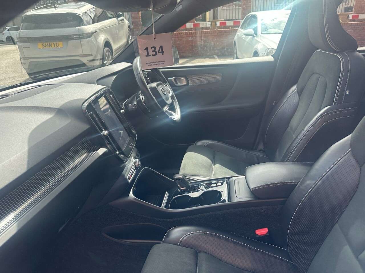 2019 VOLVO XC40 2019 VOLVO XC40