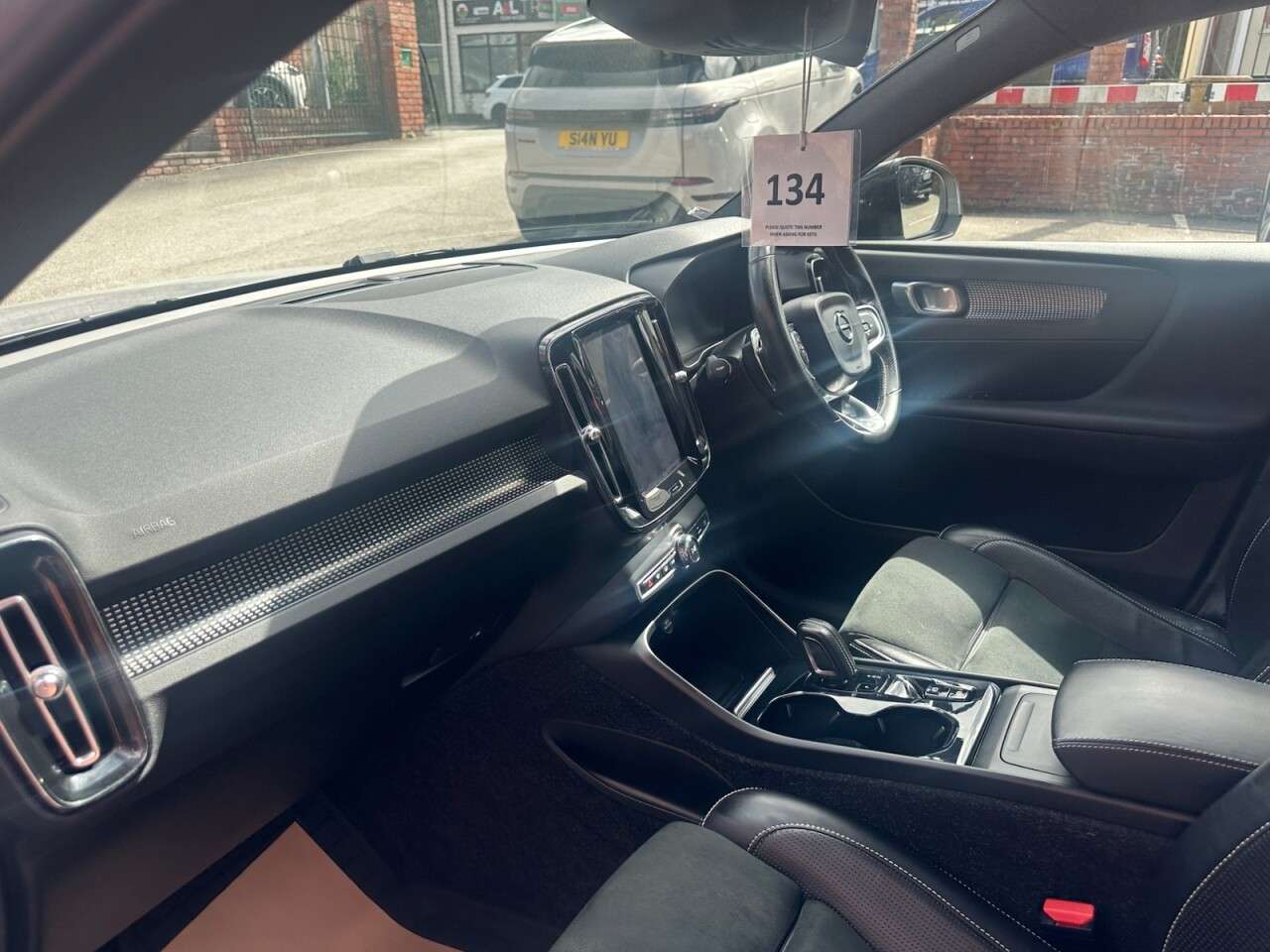 2019 VOLVO XC40 2019 VOLVO XC40