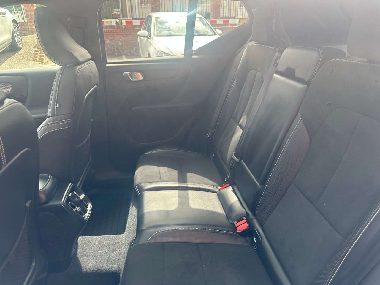 2019 VOLVO XC40 2019 VOLVO XC40