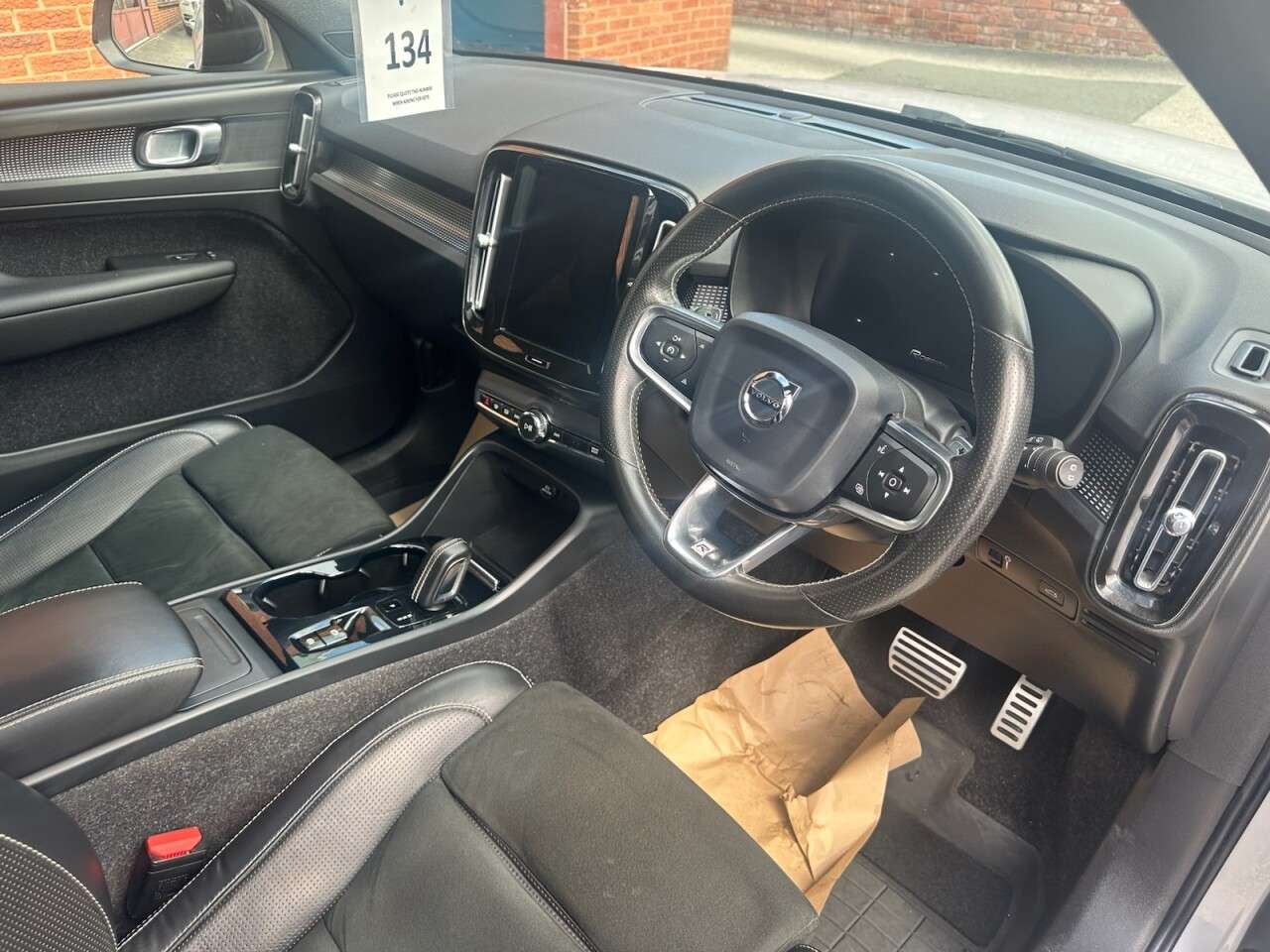 2019 VOLVO XC40 2019 VOLVO XC40