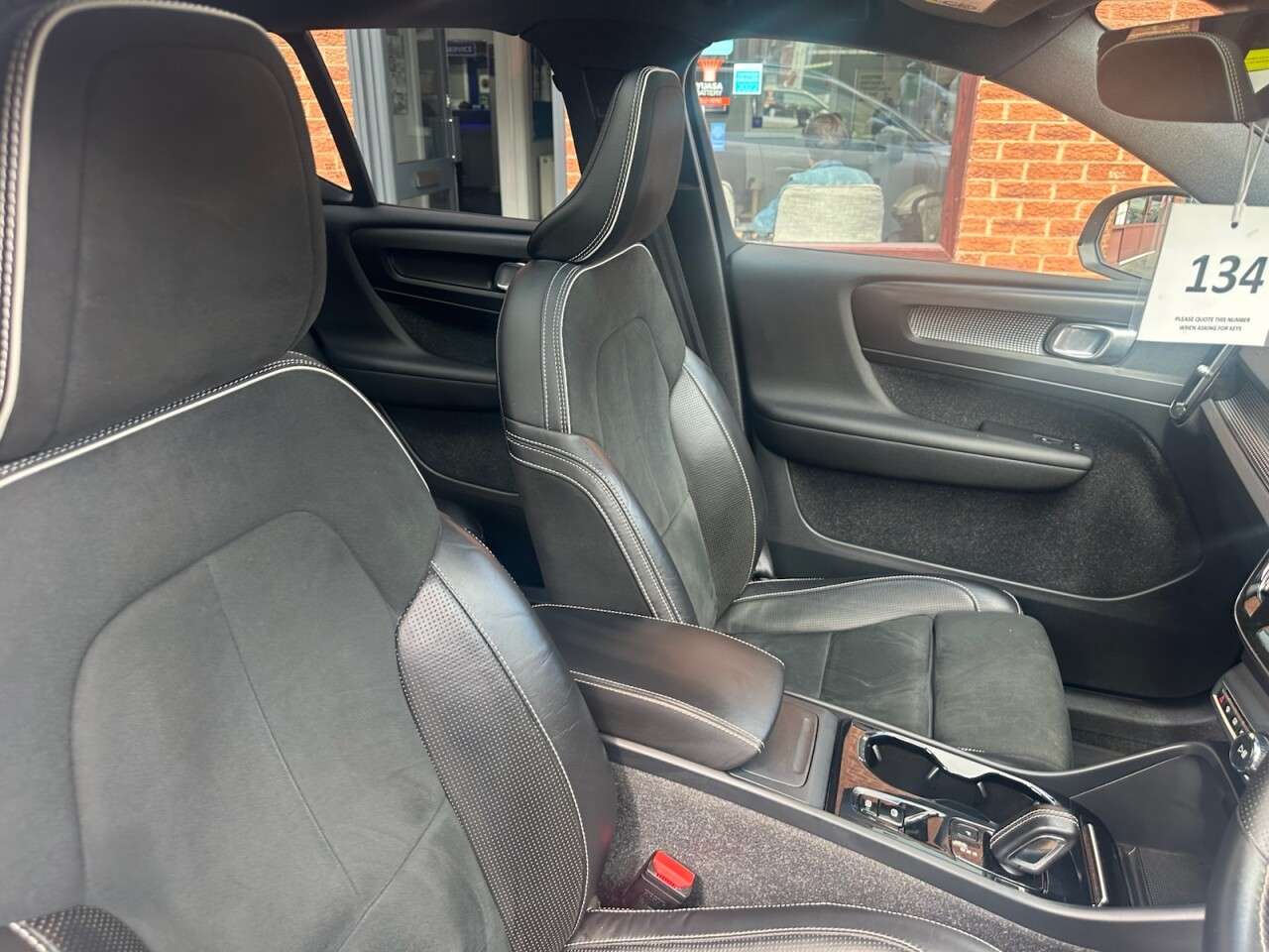2019 VOLVO XC40 2019 VOLVO XC40