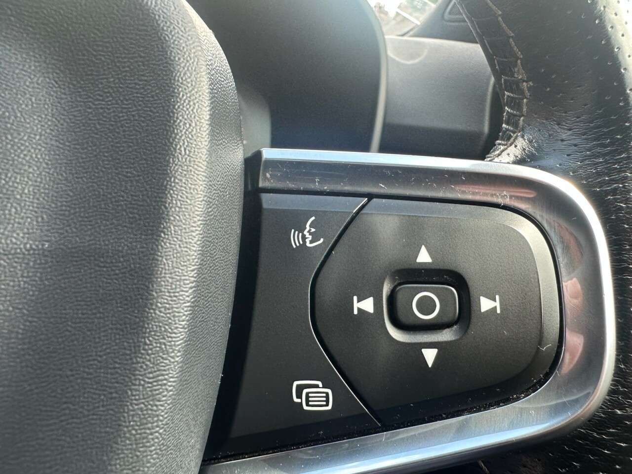 2019 VOLVO XC40 2019 VOLVO XC40
