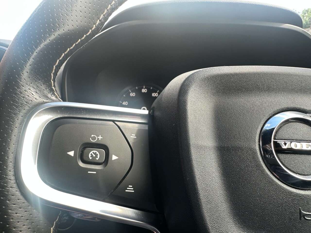 2019 VOLVO XC40 2019 VOLVO XC40