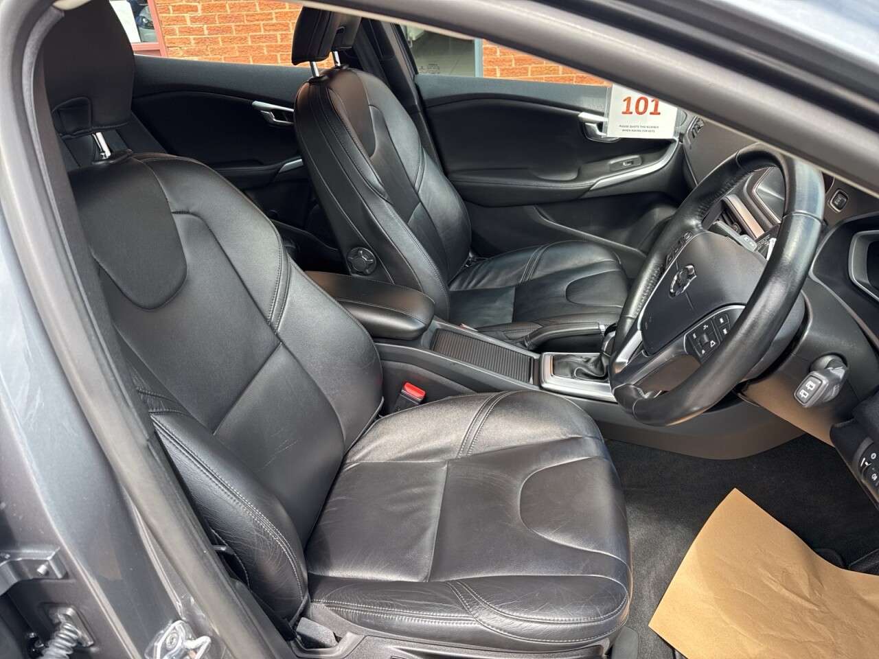 2018 VOLVO V40 2018 VOLVO V40