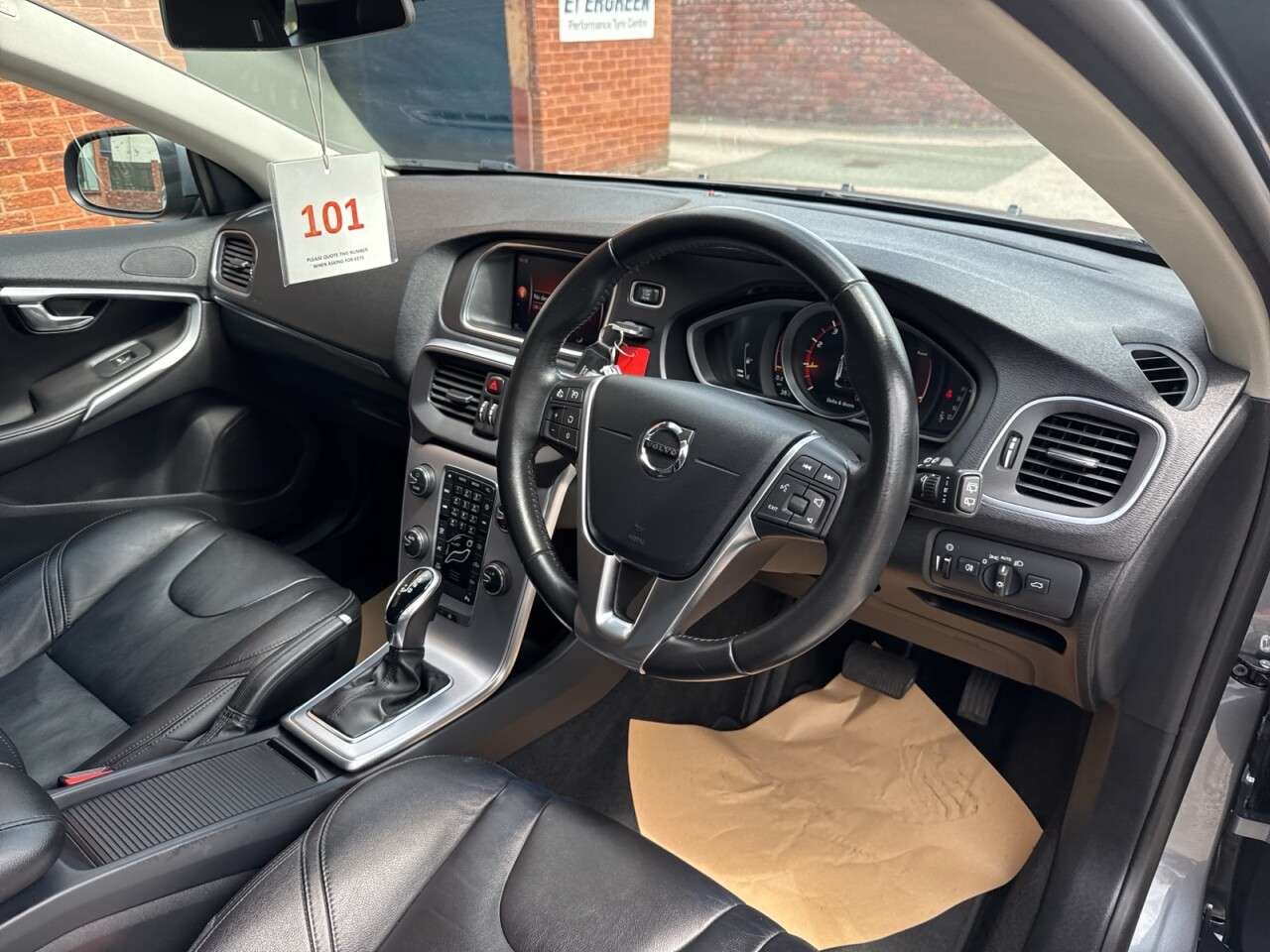 2018 VOLVO V40 2018 VOLVO V40