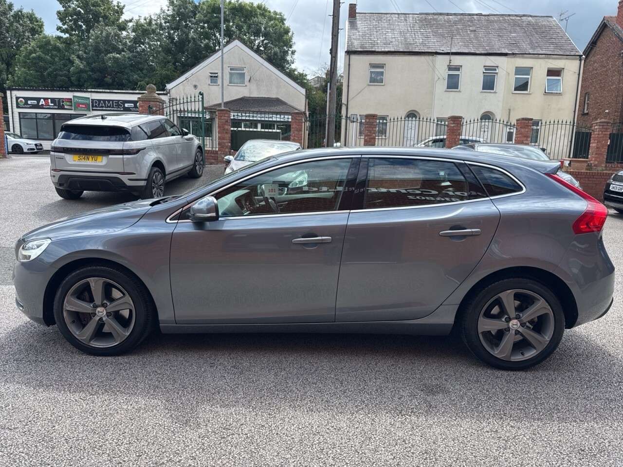 2018 VOLVO V40 2018 VOLVO V40