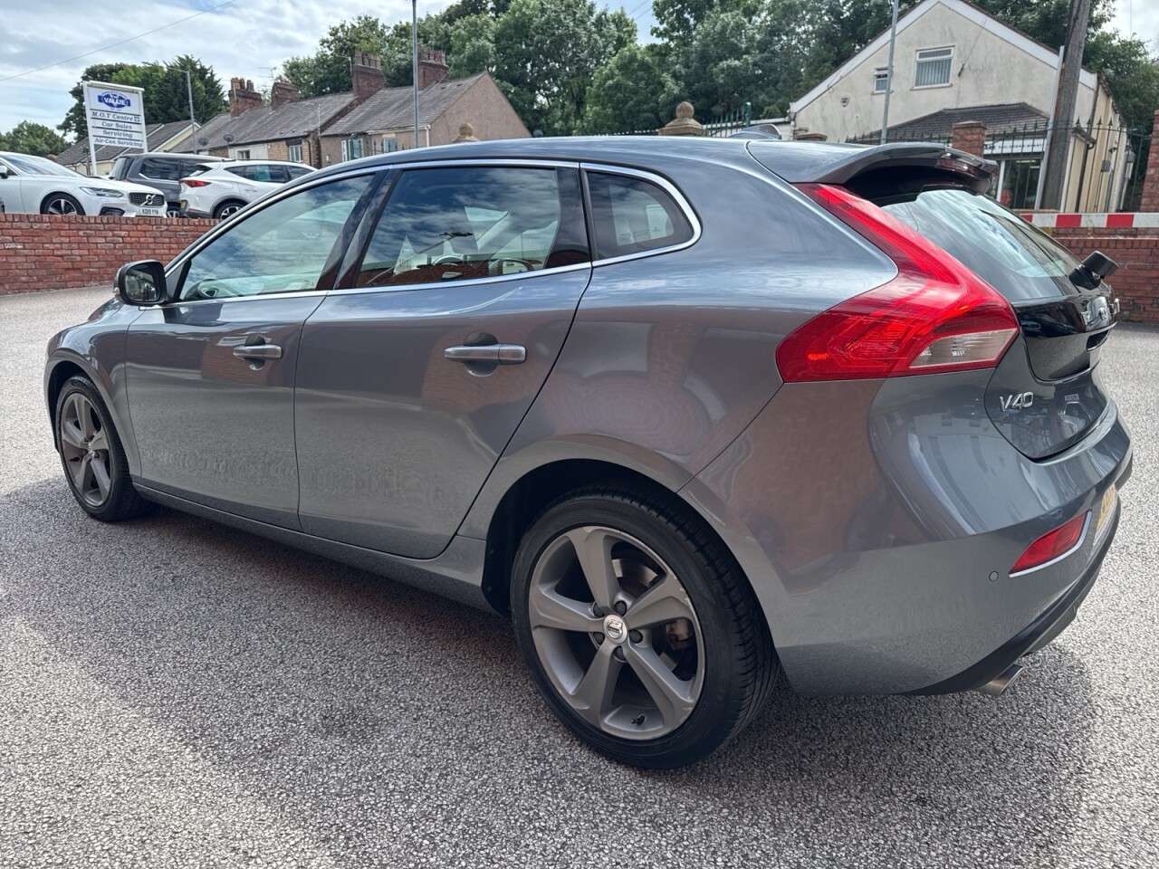 2018 VOLVO V40 2018 VOLVO V40
