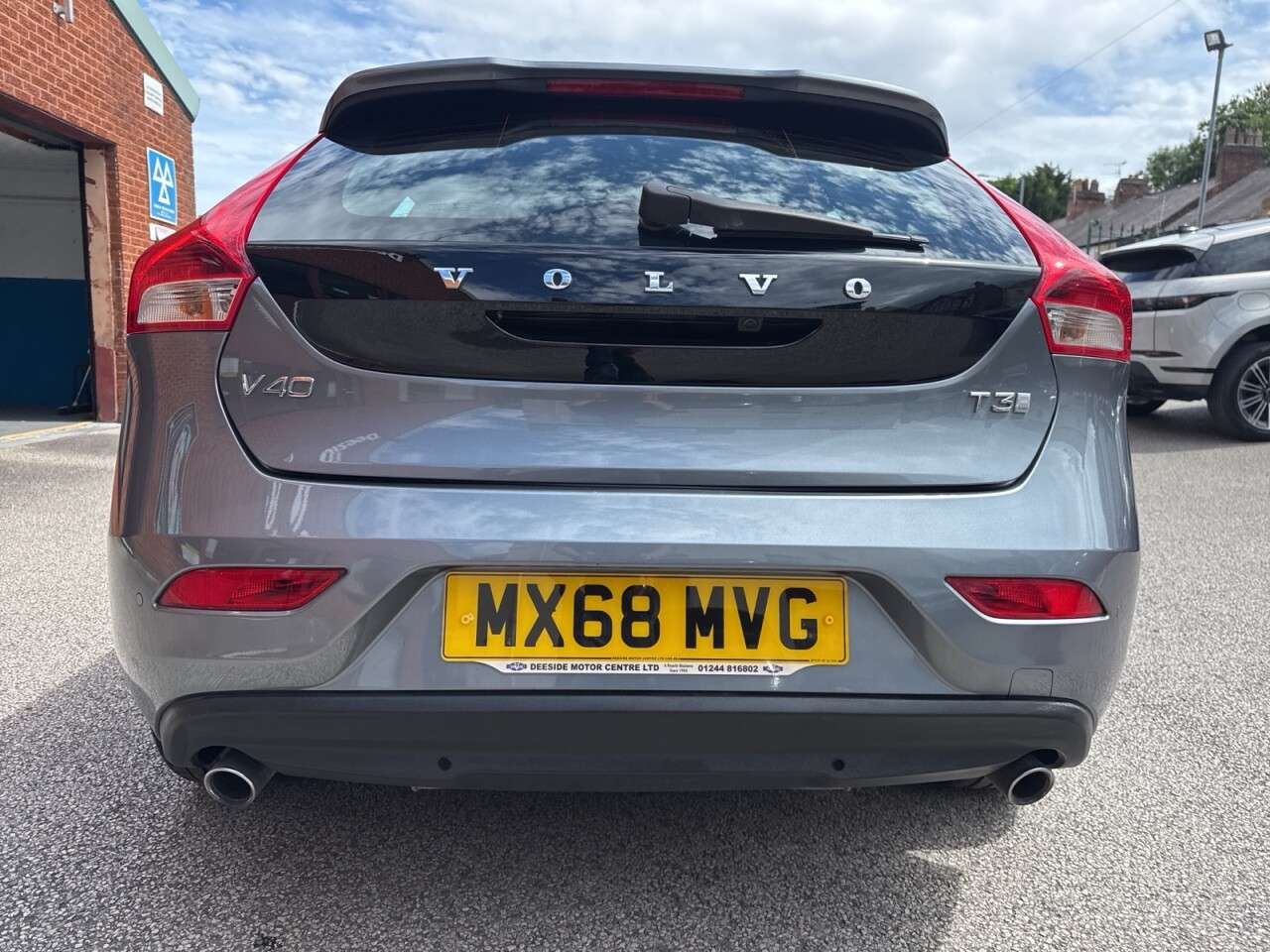 2018 VOLVO V40 2018 VOLVO V40