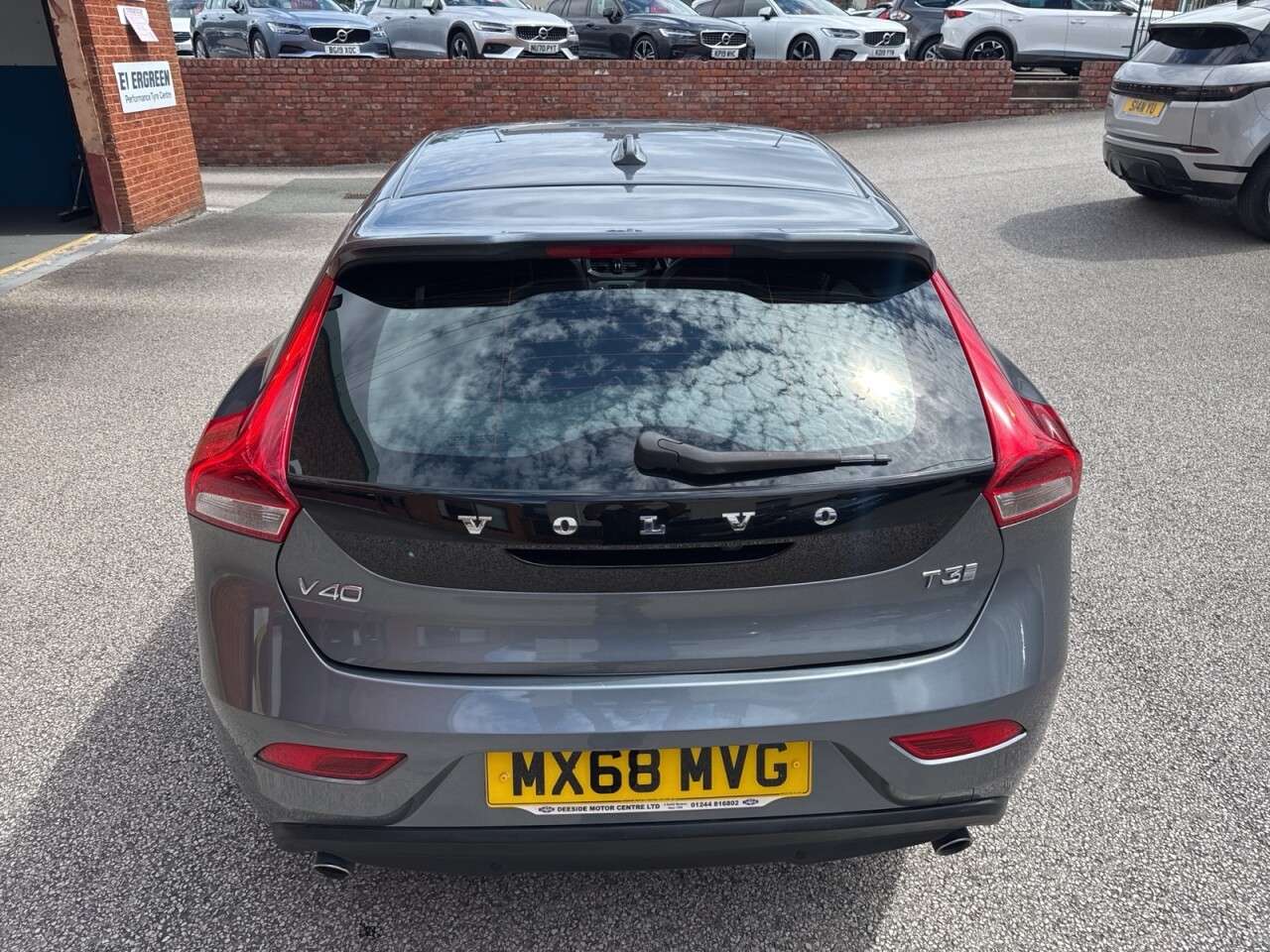 2018 VOLVO V40 2018 VOLVO V40