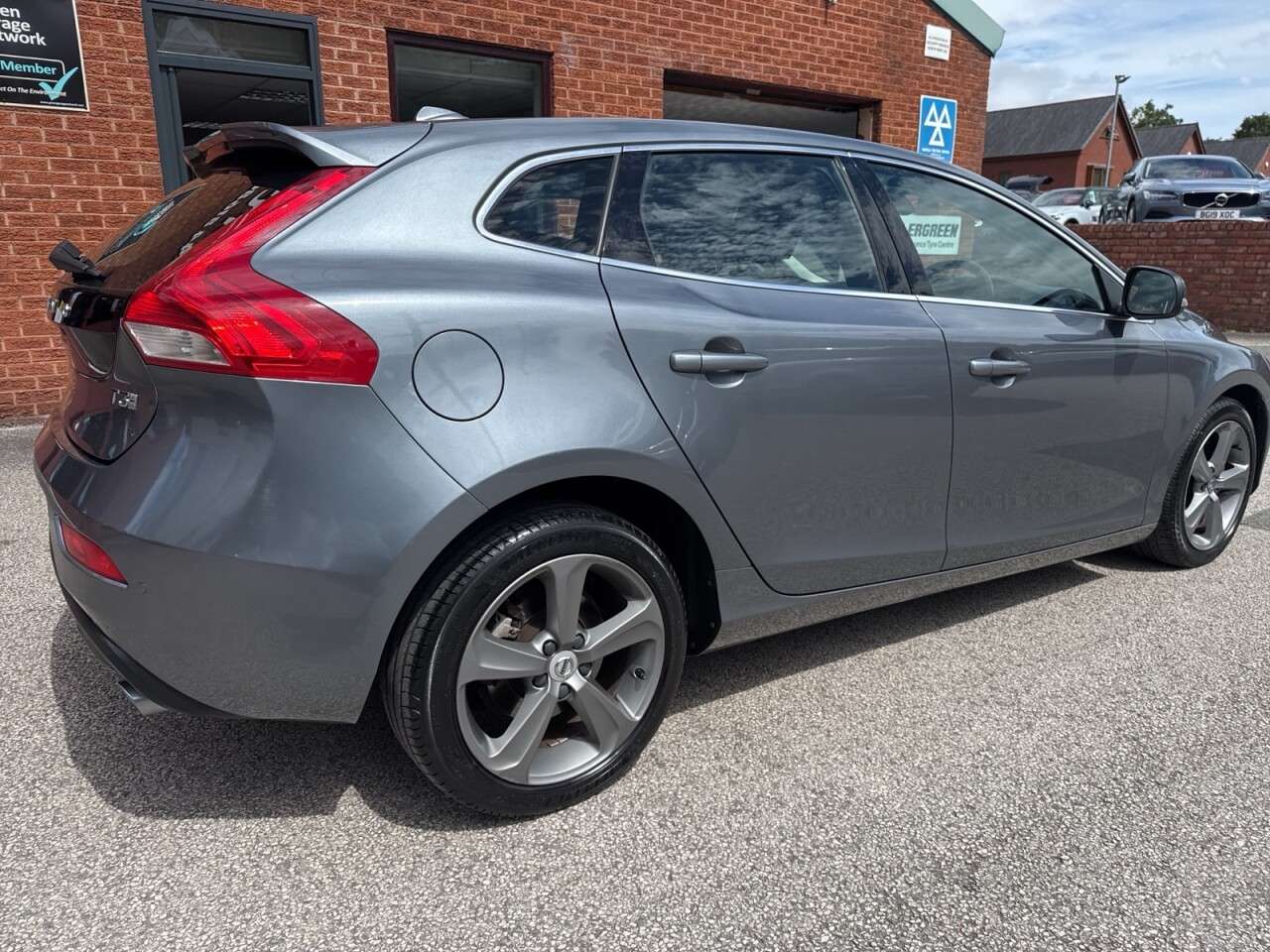 2018 VOLVO V40 2018 VOLVO V40