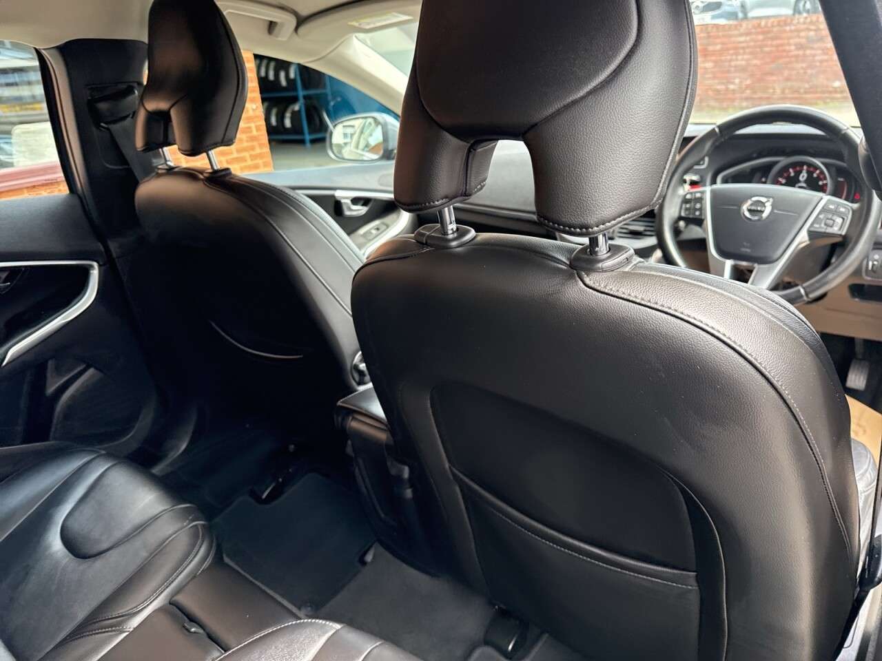2018 VOLVO V40 2018 VOLVO V40