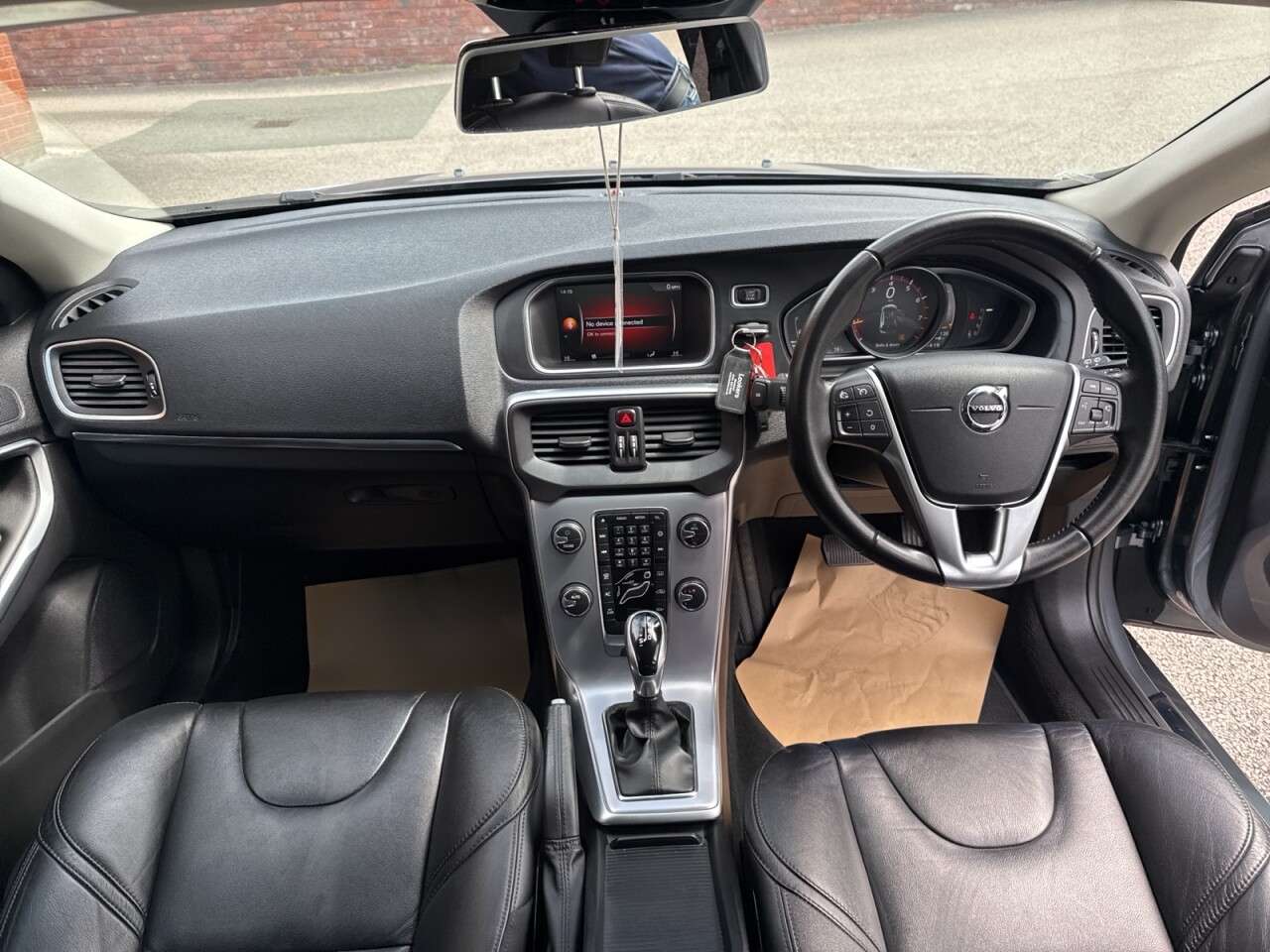 2018 VOLVO V40 2018 VOLVO V40