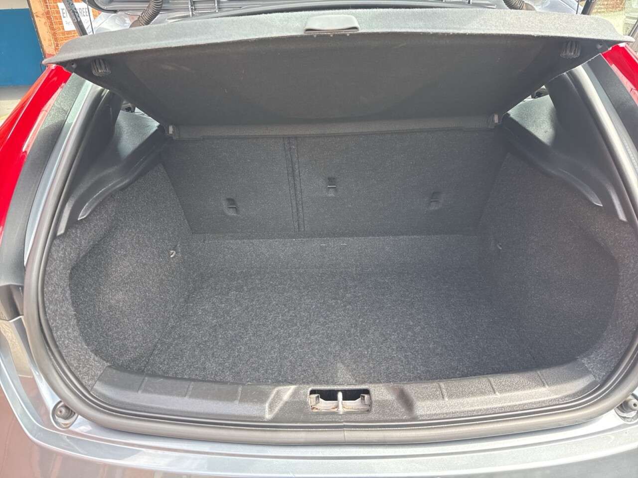 2018 VOLVO V40 2018 VOLVO V40