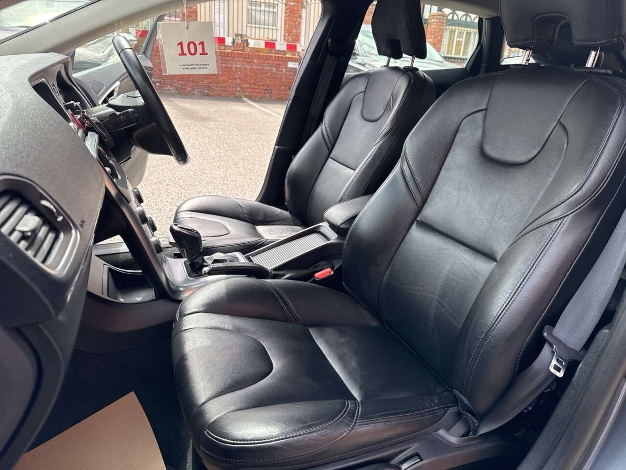 2018 VOLVO V40 2018 VOLVO V40